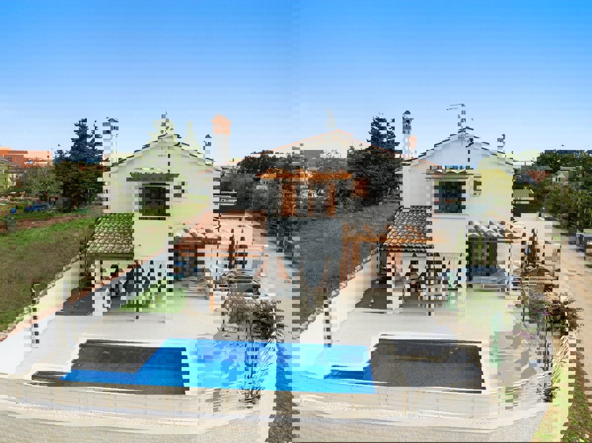 Non ti serve altro: casa nuova con piscina a Cavrano, Marzana