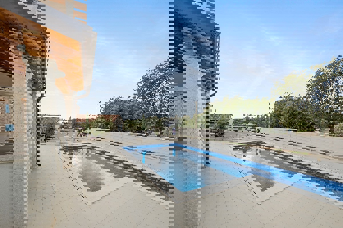 Non ti serve altro: casa nuova con piscina a Cavrano, Marzana