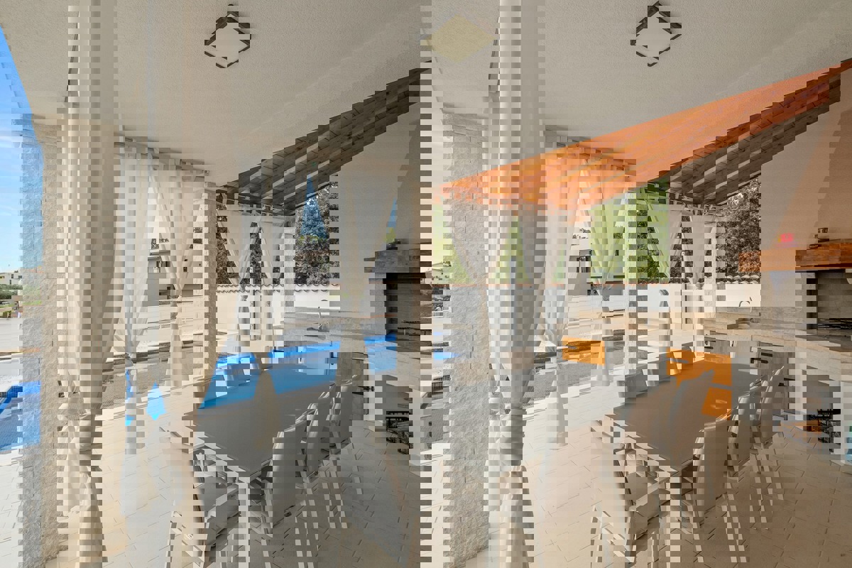 Non ti serve altro: casa nuova con piscina a Cavrano, Marzana