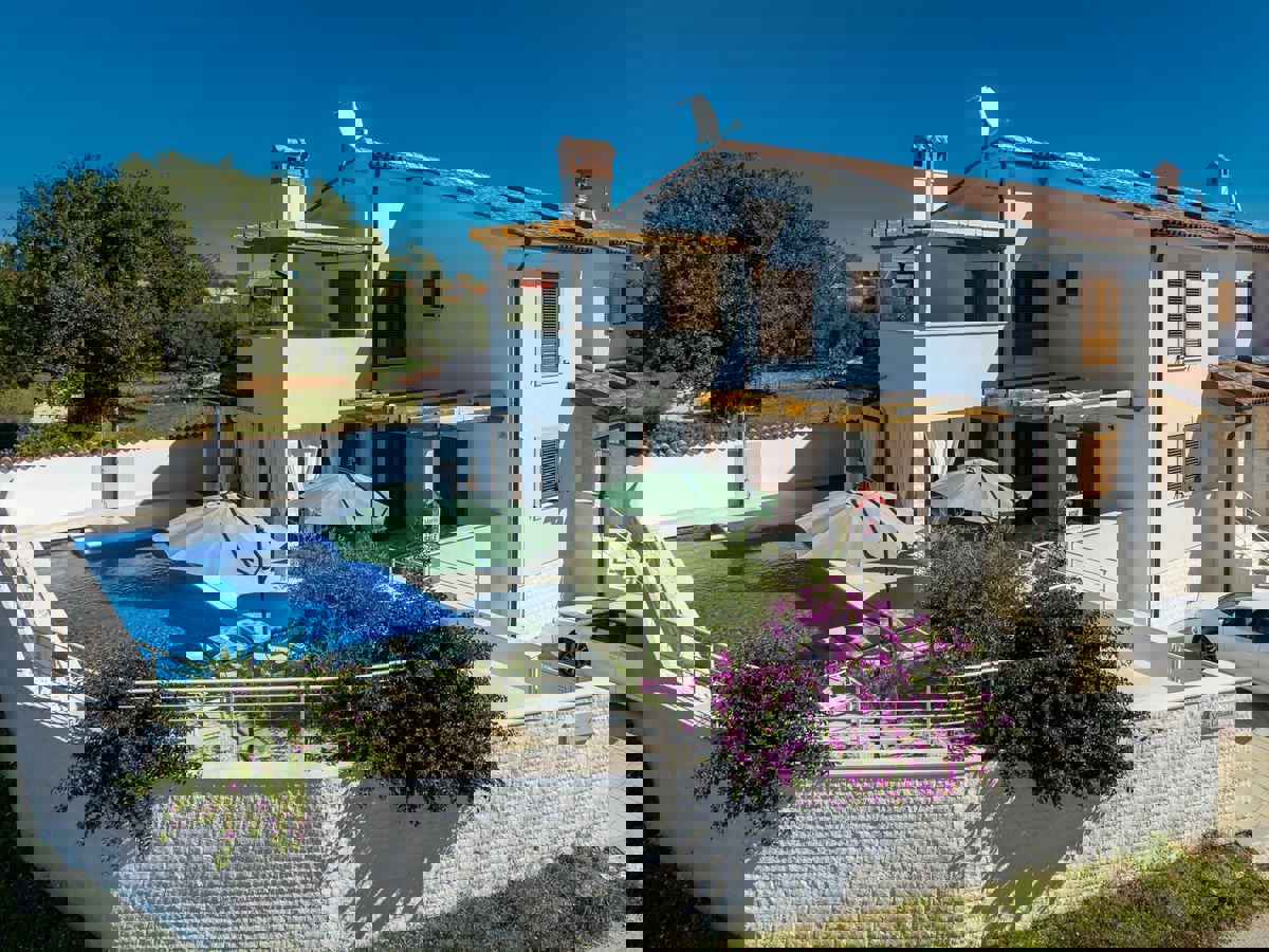 Non ti serve altro: casa nuova con piscina a Cavrano, Marzana