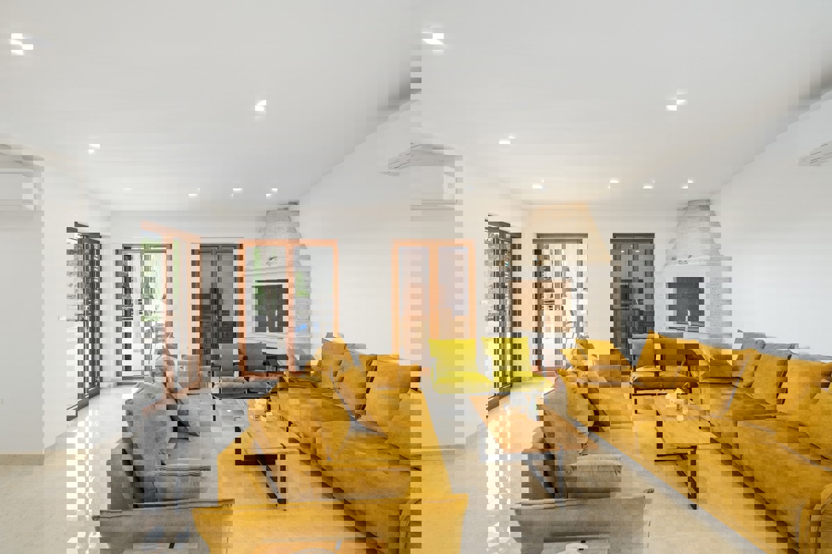 Non ti serve altro: casa nuova con piscina a Cavrano, Marzana