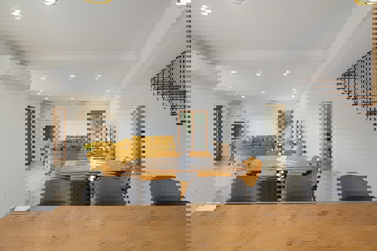 Non ti serve altro: casa nuova con piscina a Cavrano, Marzana