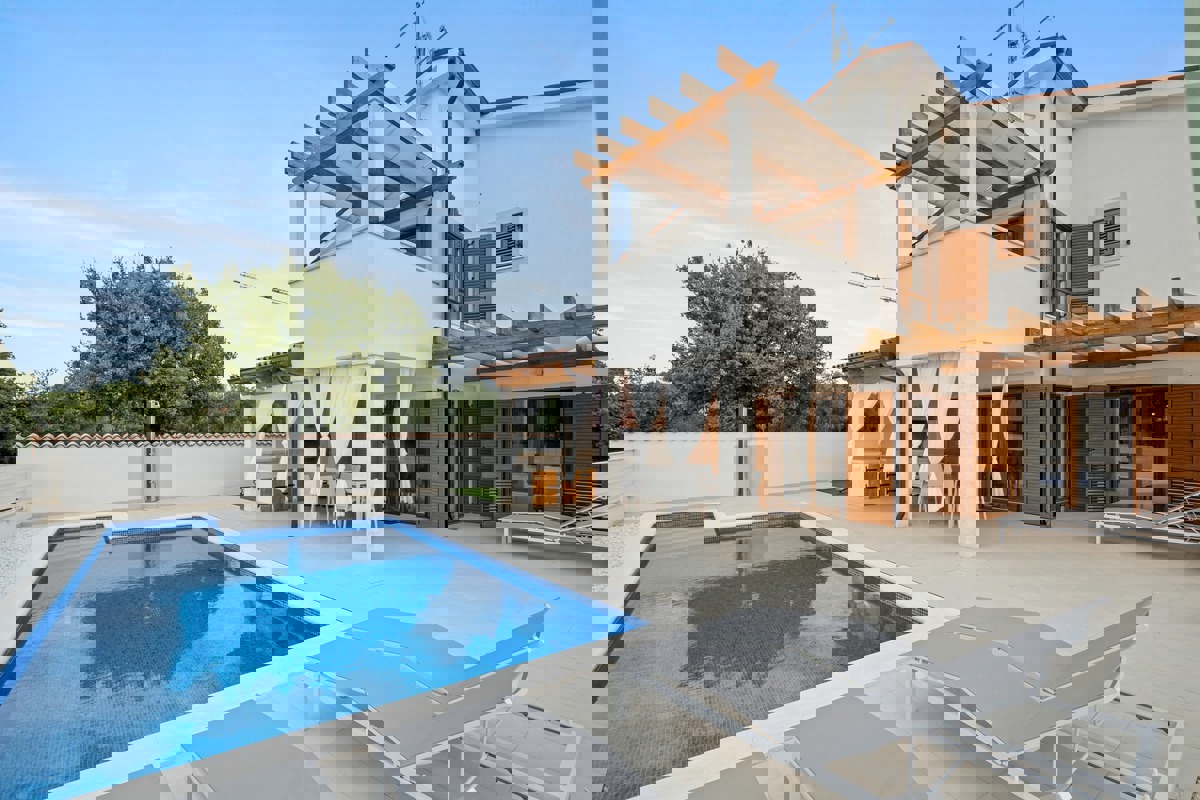 Non ti serve altro: casa nuova con piscina a Cavrano, Marzana