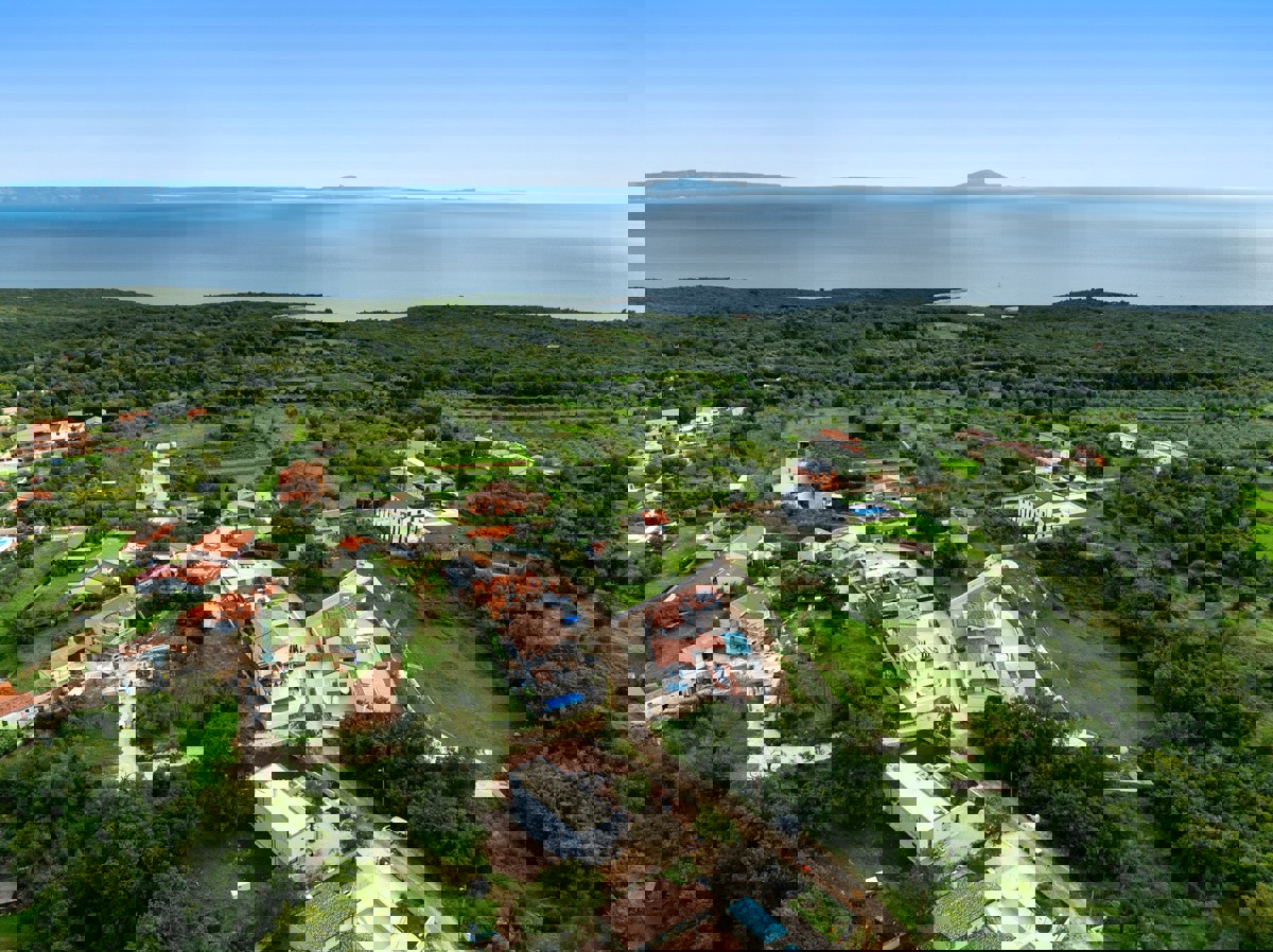 Non ti serve altro: casa nuova con piscina a Cavrano, Marzana