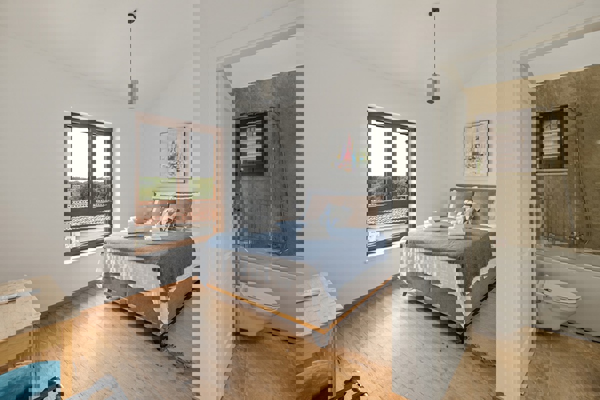 Non ti serve altro: casa nuova con piscina a Cavrano, Marzana