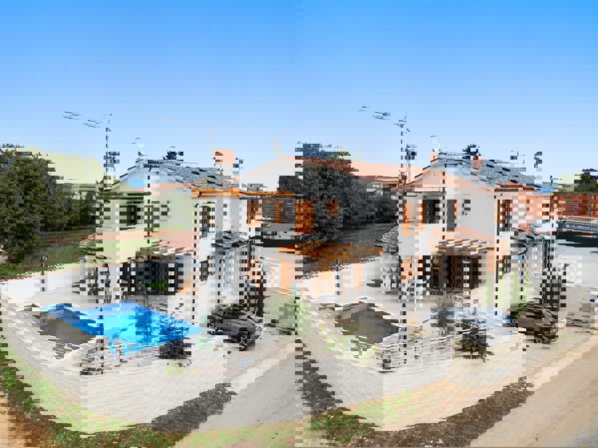 Non ti serve altro: casa nuova con piscina a Cavrano, Marzana