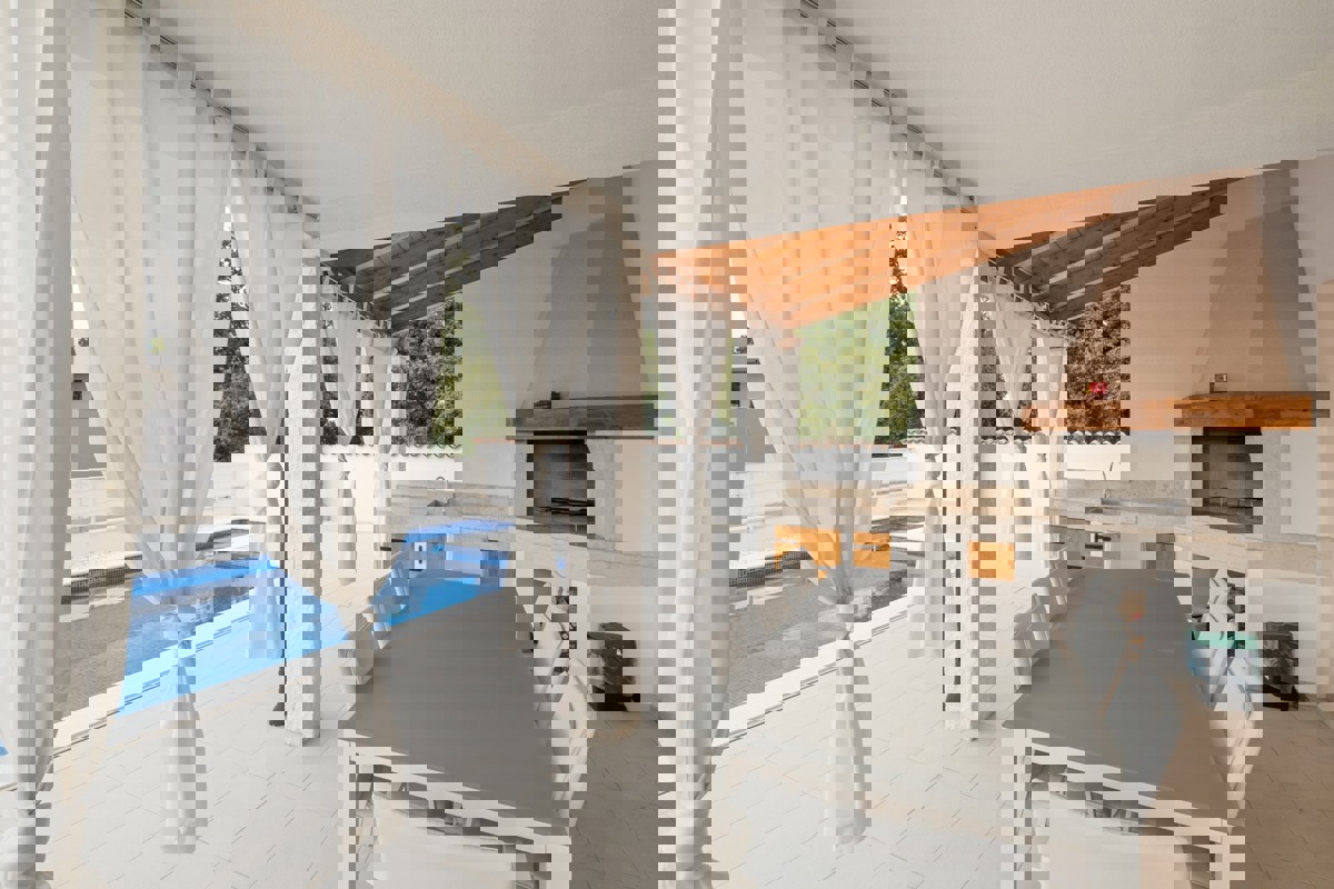 Non ti serve altro: casa nuova con piscina a Cavrano, Marzana