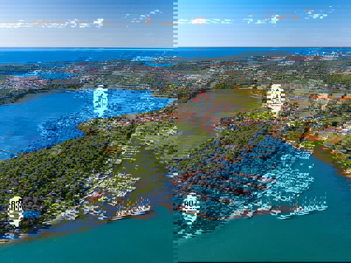 Una casa di famiglia, che tanto ci ricorda quella dei nostri genitori, in ottima posizione nella località di Pomer