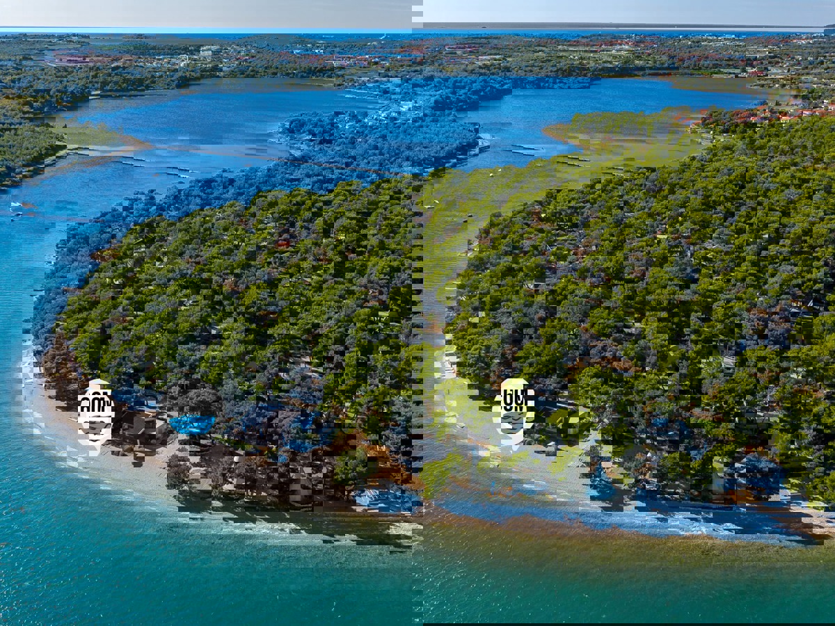 Una casa di famiglia, che tanto ci ricorda quella dei nostri genitori, in ottima posizione nella località di Pomer