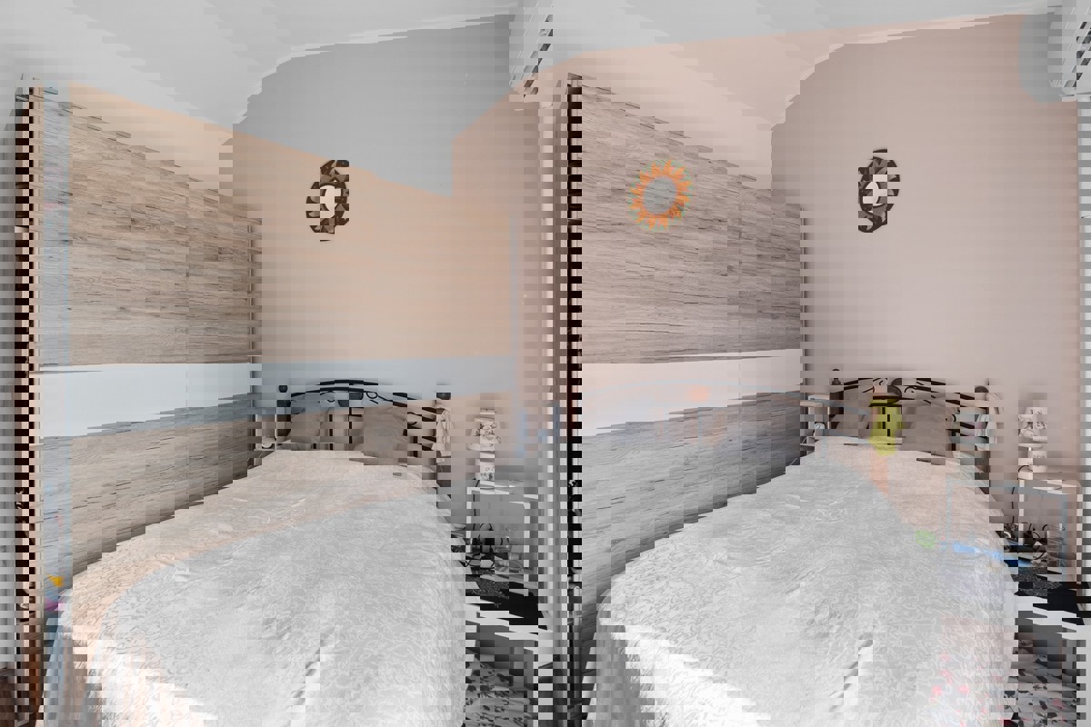 Una casa di famiglia, che tanto ci ricorda quella dei nostri genitori, in ottima posizione nella località di Pomer