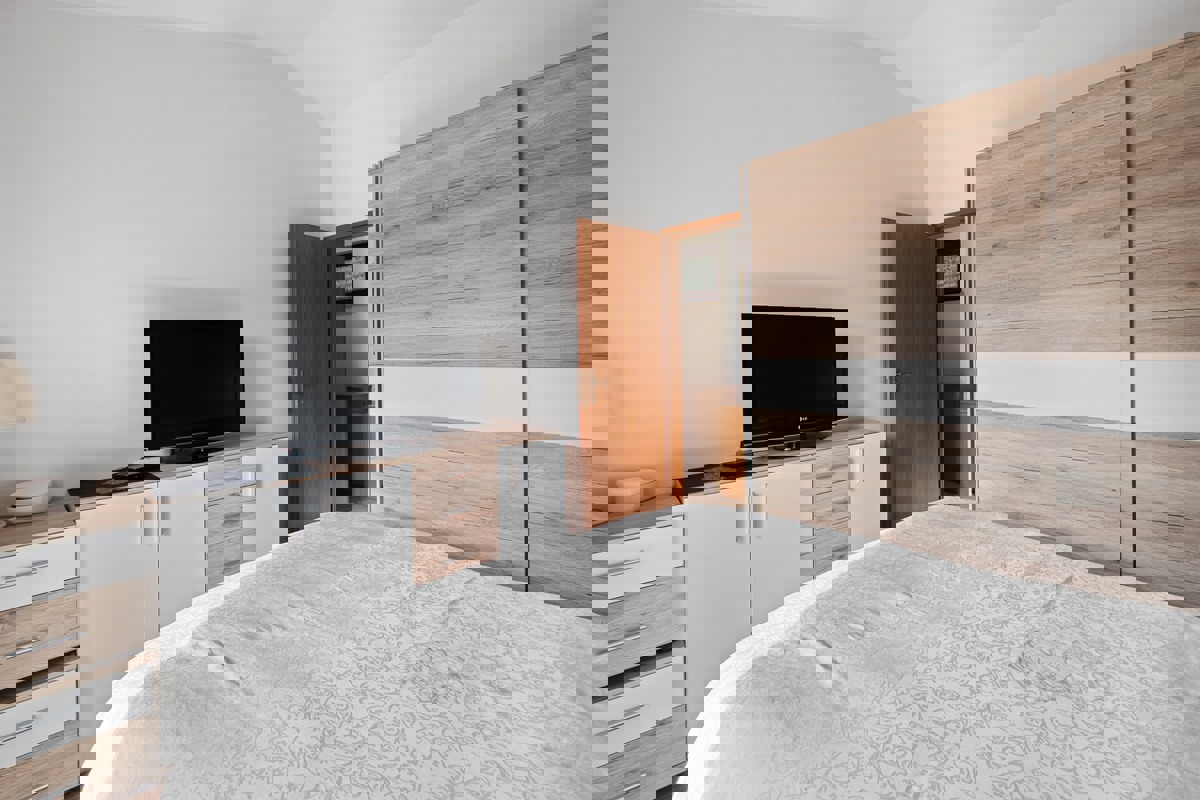 Una casa di famiglia, che tanto ci ricorda quella dei nostri genitori, in ottima posizione nella località di Pomer