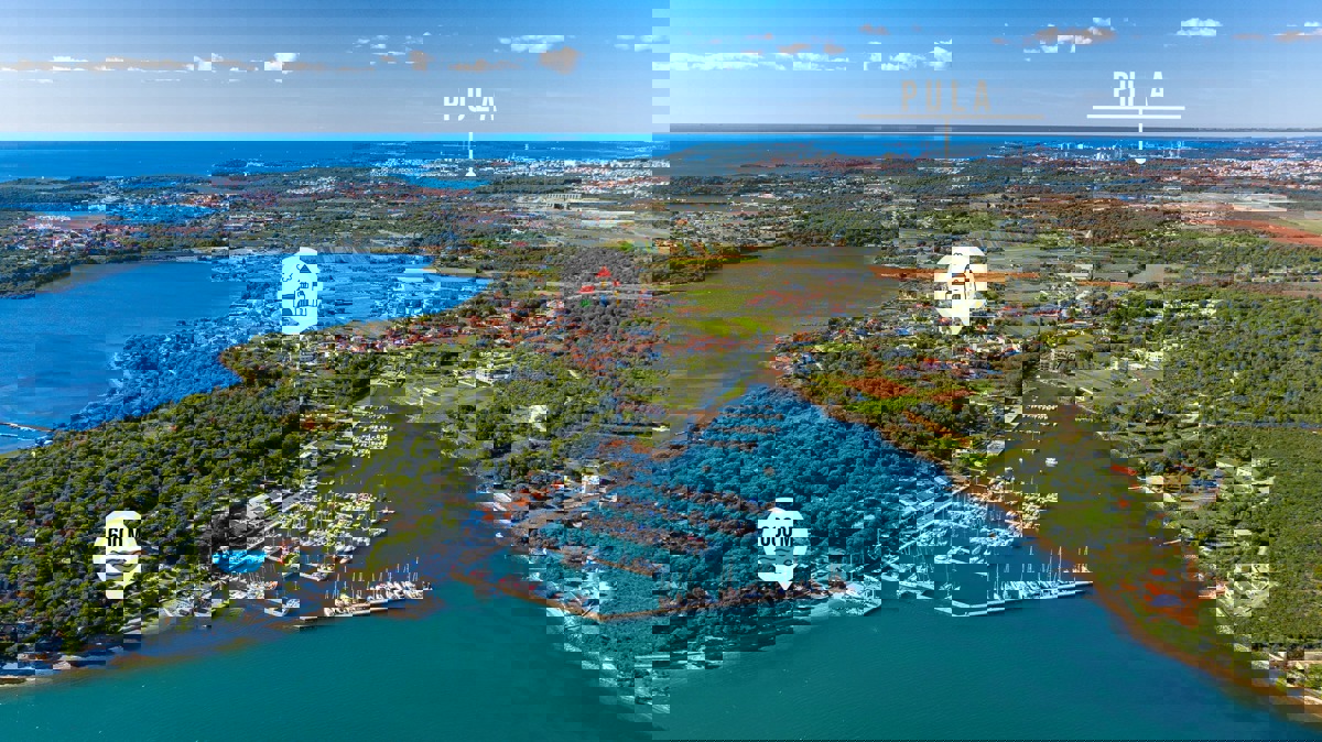 Una casa di famiglia, che tanto ci ricorda quella dei nostri genitori, in ottima posizione nella località di Pomer