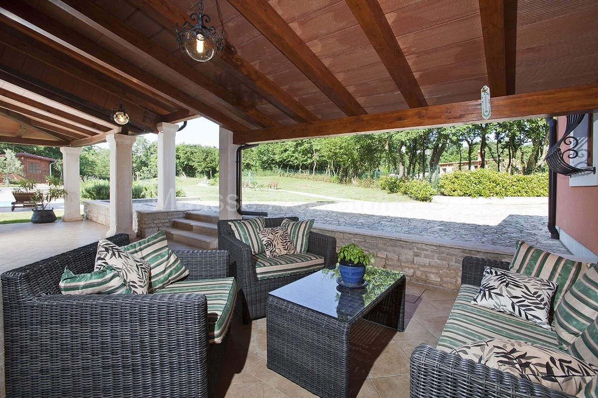 Istria, Rebići - Splendida Villa in Pietra con Piscina e Ampio Giardino