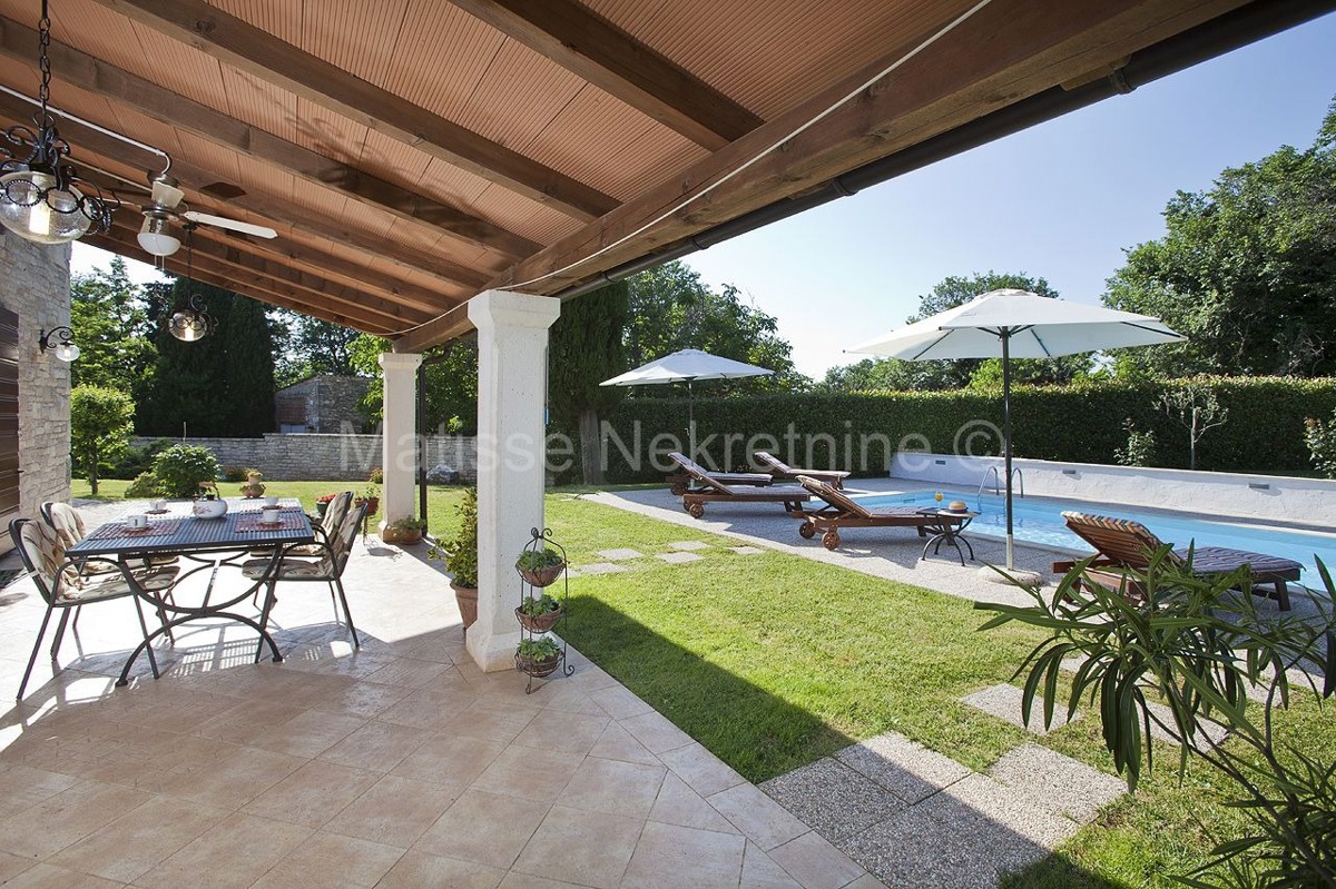 Istria, Rebići - Splendida Villa in Pietra con Piscina e Ampio Giardino