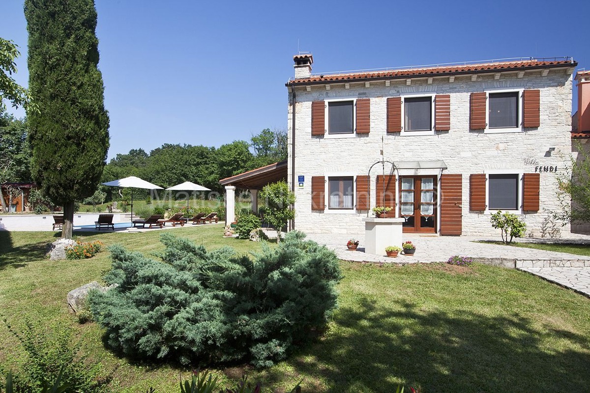 Istria, Rebići - Splendida Villa in Pietra con Piscina e Ampio Giardino