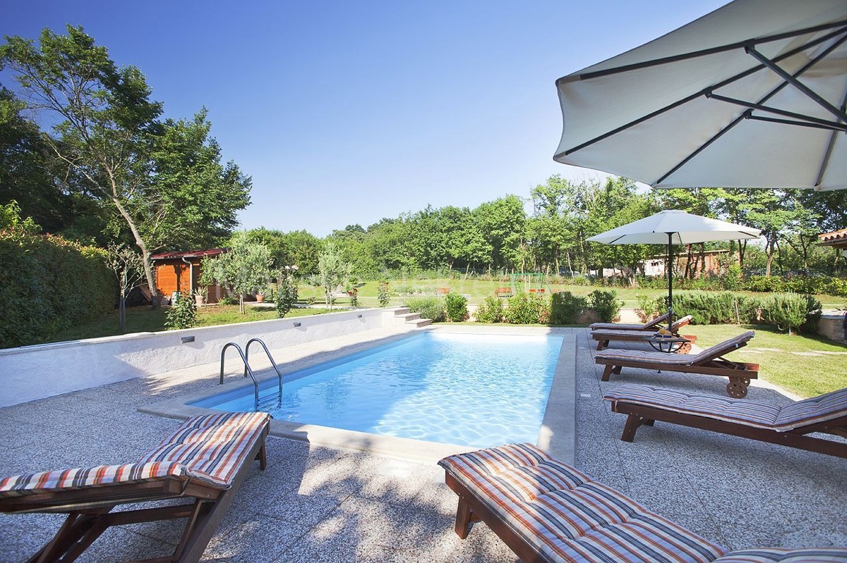 Istria, Rebići - Splendida Villa in Pietra con Piscina e Ampio Giardino