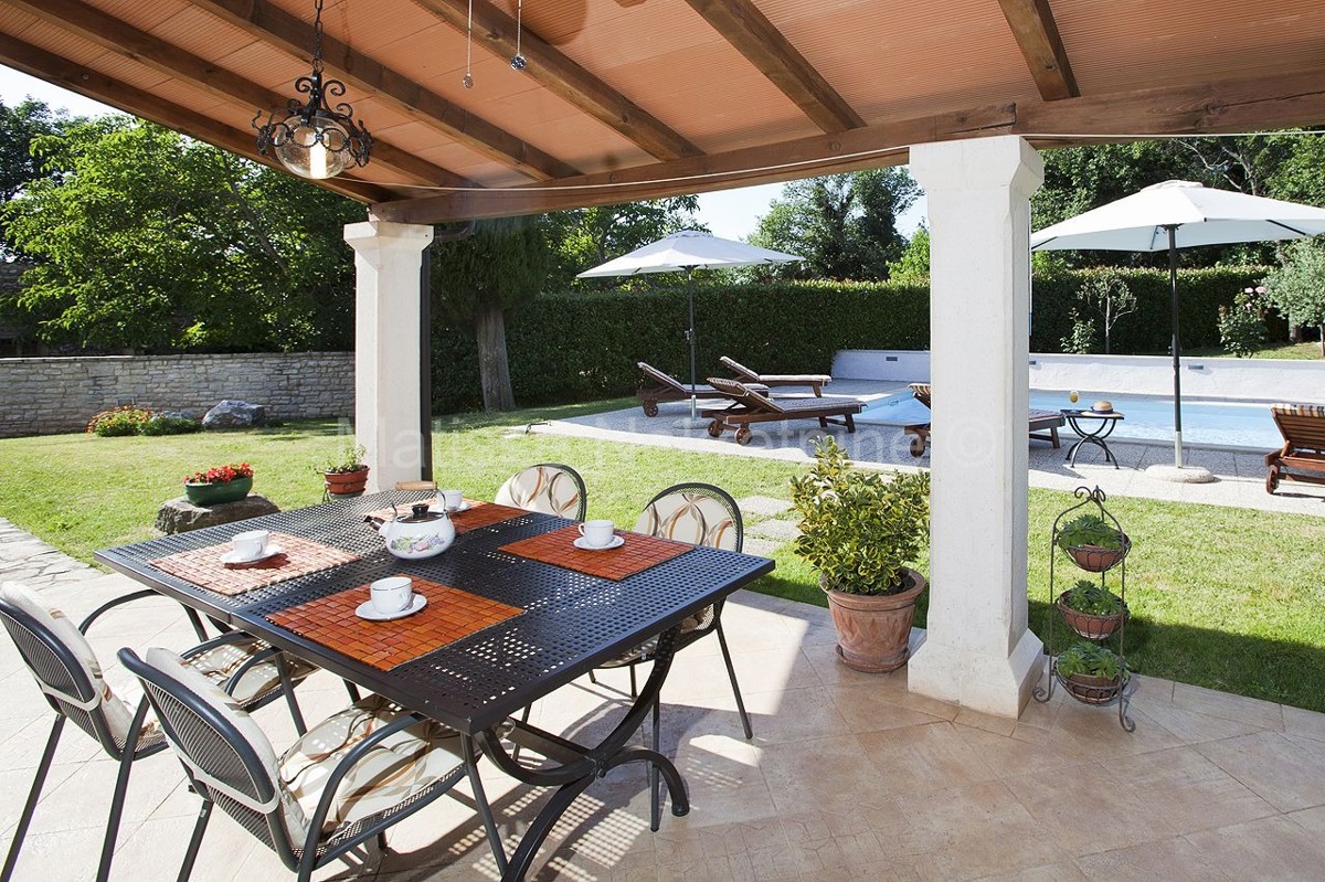 Istria, Rebići - Splendida Villa in Pietra con Piscina e Ampio Giardino