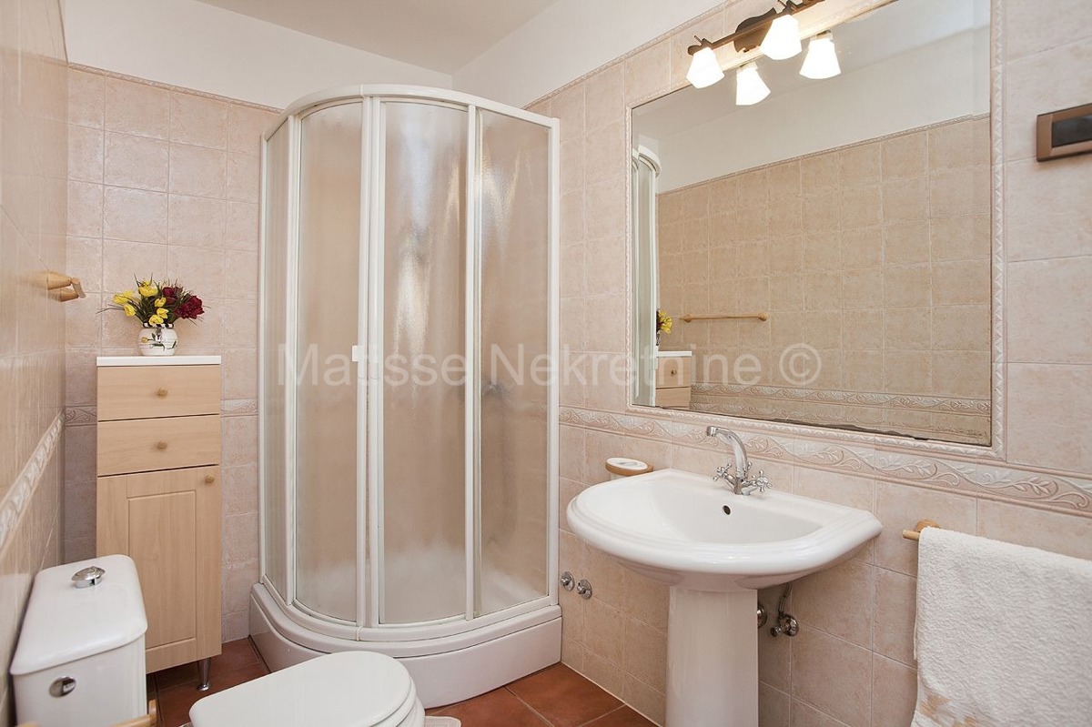 Istria, Rebići - Splendida Villa in Pietra con Piscina e Ampio Giardino