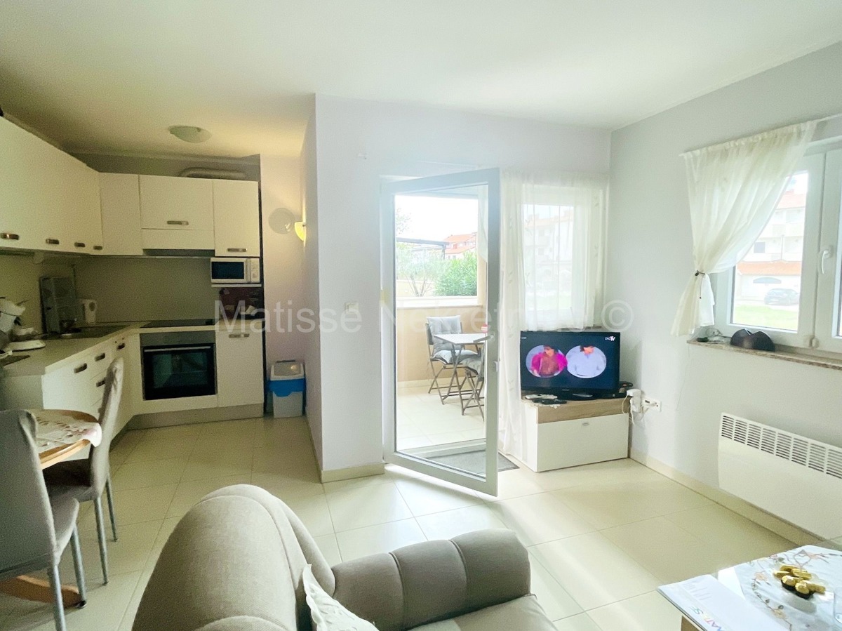 Peroj - Appartamento bilocale al piano terra con balcone