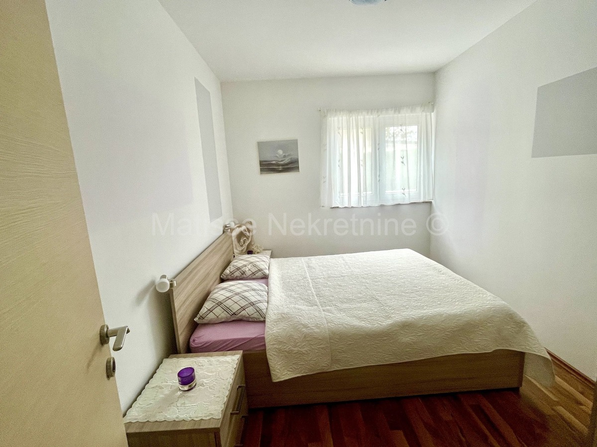 Peroj - Appartamento bilocale al piano terra con balcone