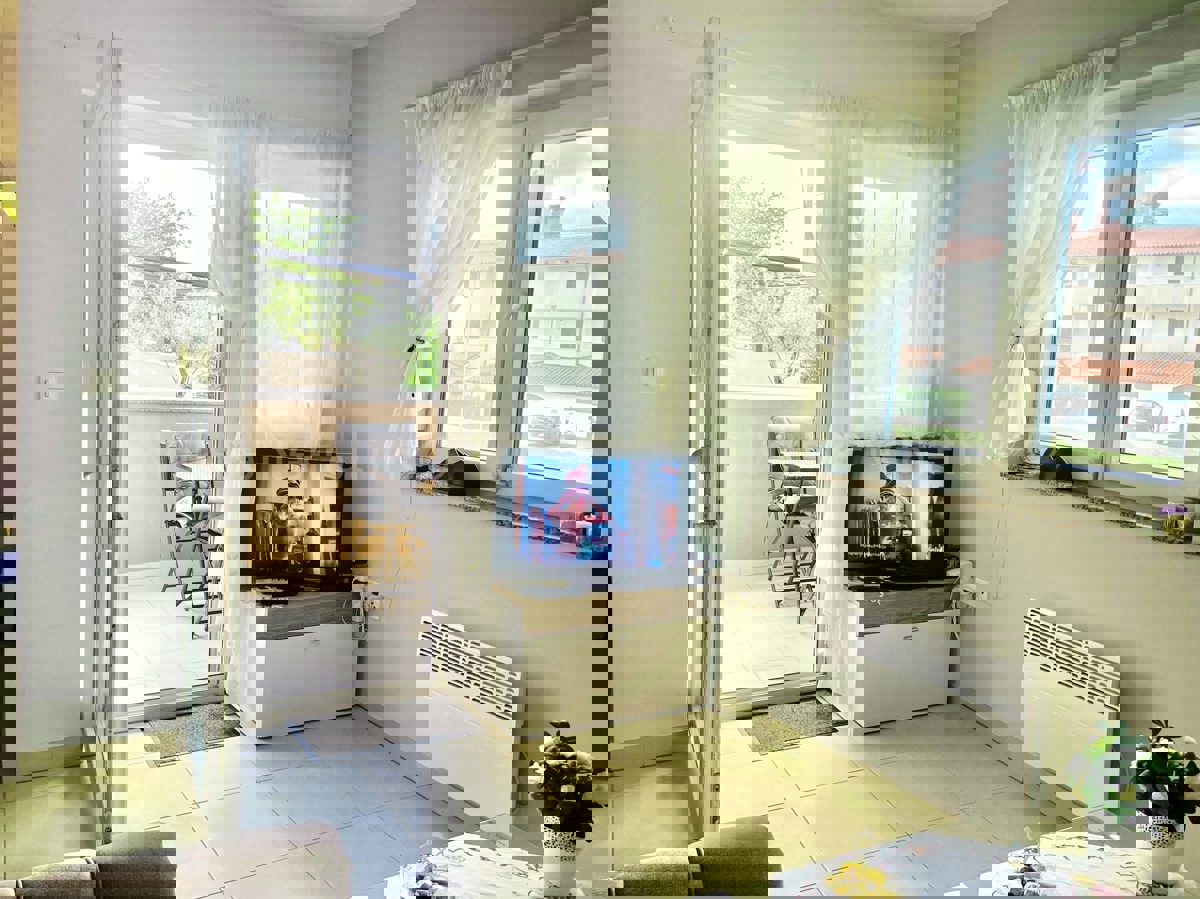 Peroj - Appartamento bilocale al piano terra con balcone