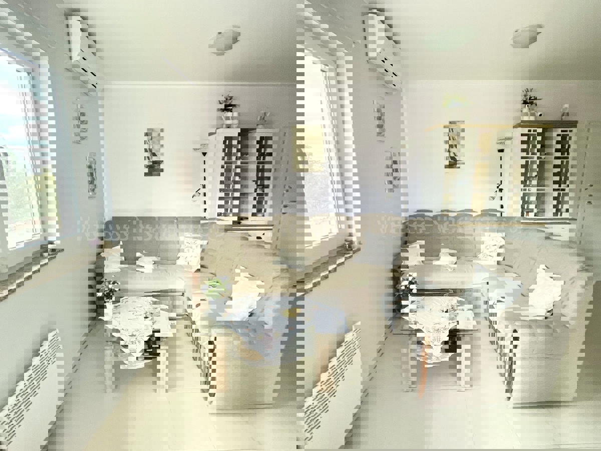 Peroj - Appartamento bilocale al piano terra con balcone