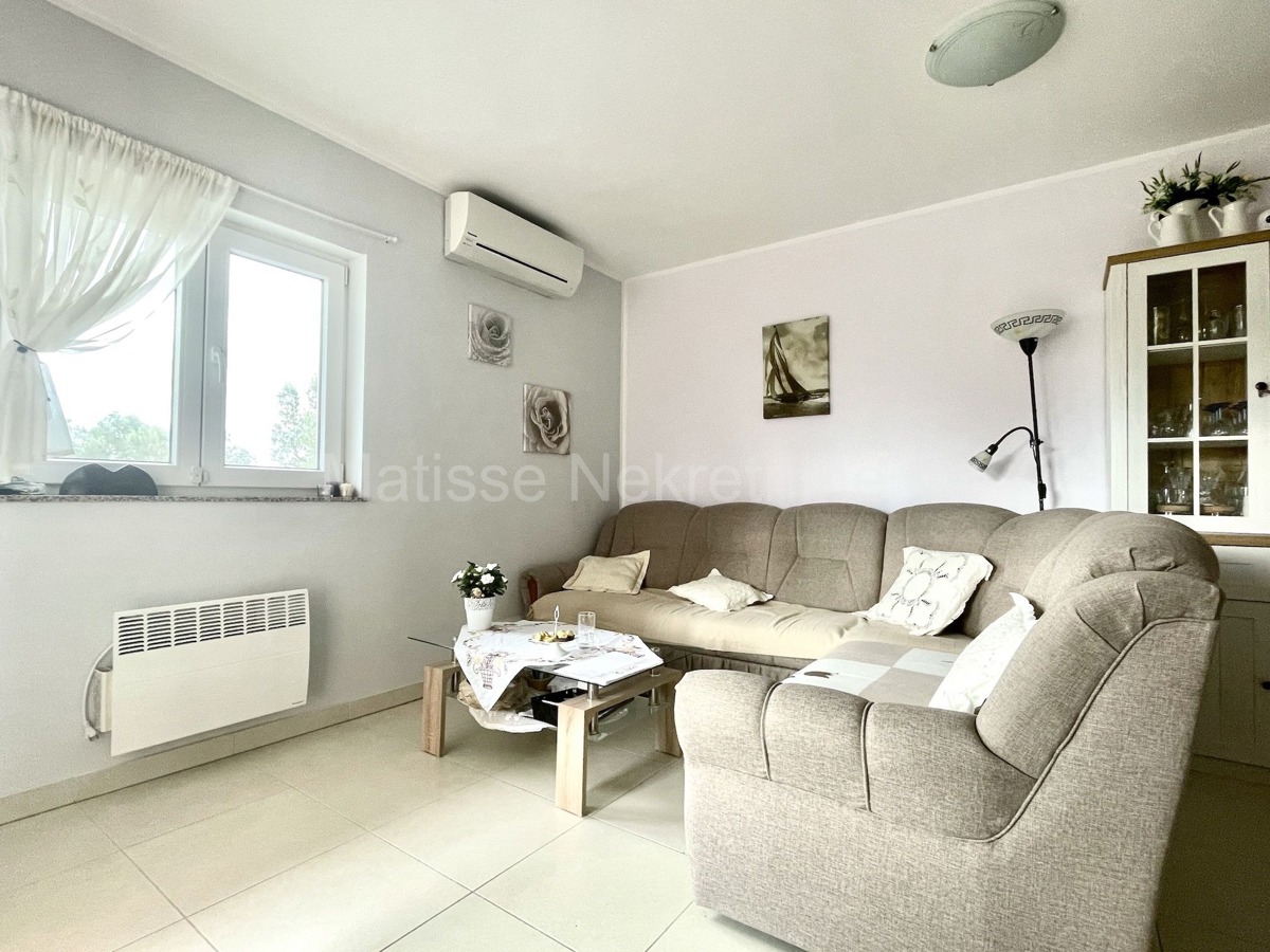 Peroj - Appartamento bilocale al piano terra con balcone