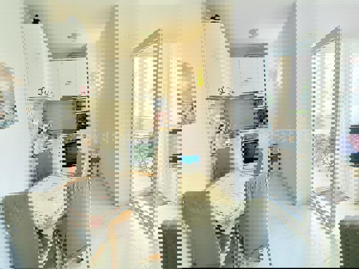 Peroj - Appartamento bilocale al piano terra con balcone