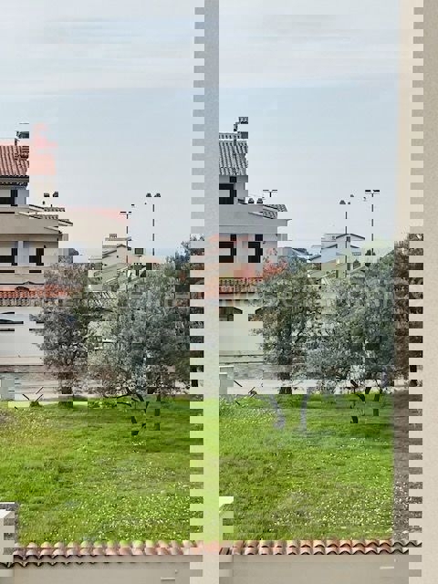 Peroj - Appartamento bilocale al piano terra con balcone