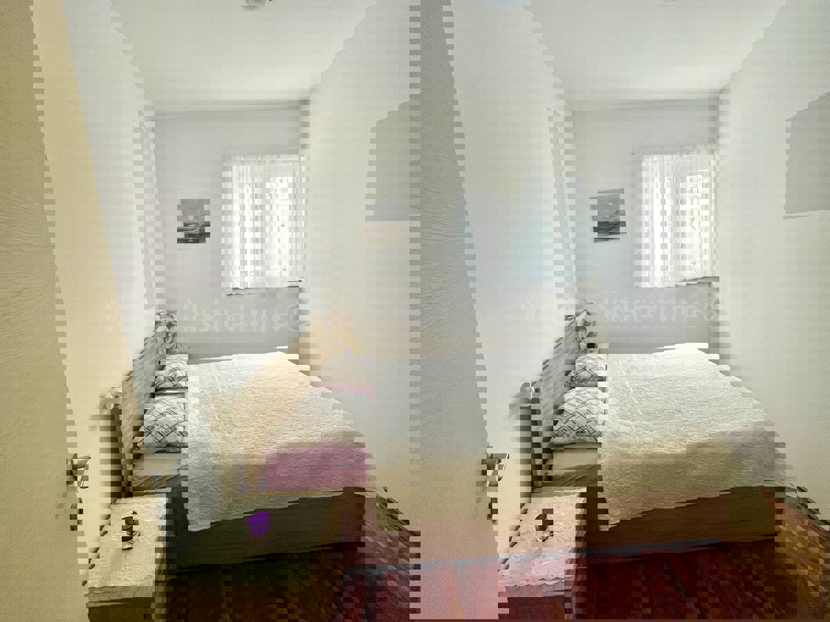 Peroj - Appartamento bilocale al piano terra con balcone