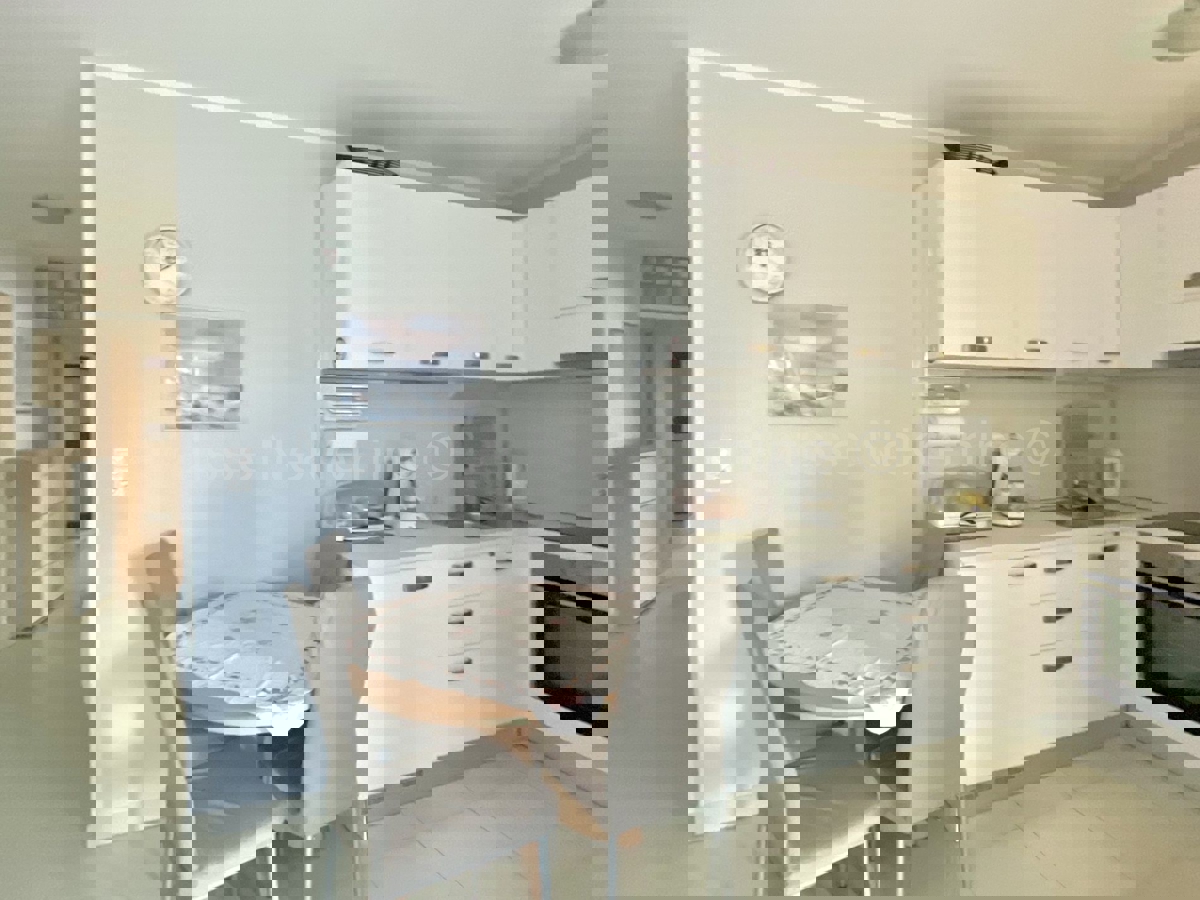 Peroj - Appartamento bilocale al piano terra con balcone