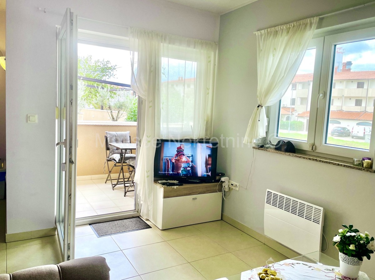 Peroj - Appartamento bilocale al piano terra con balcone