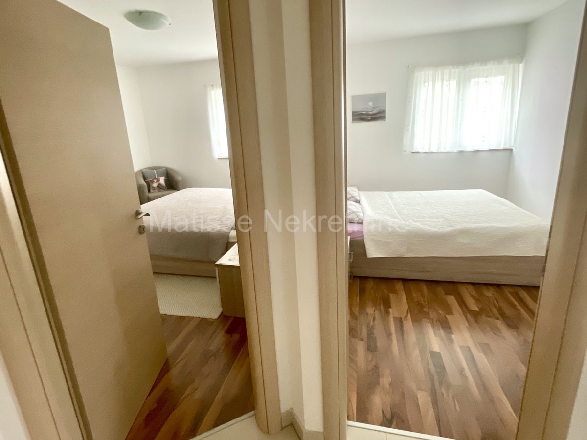 Peroj - Appartamento bilocale al piano terra con balcone