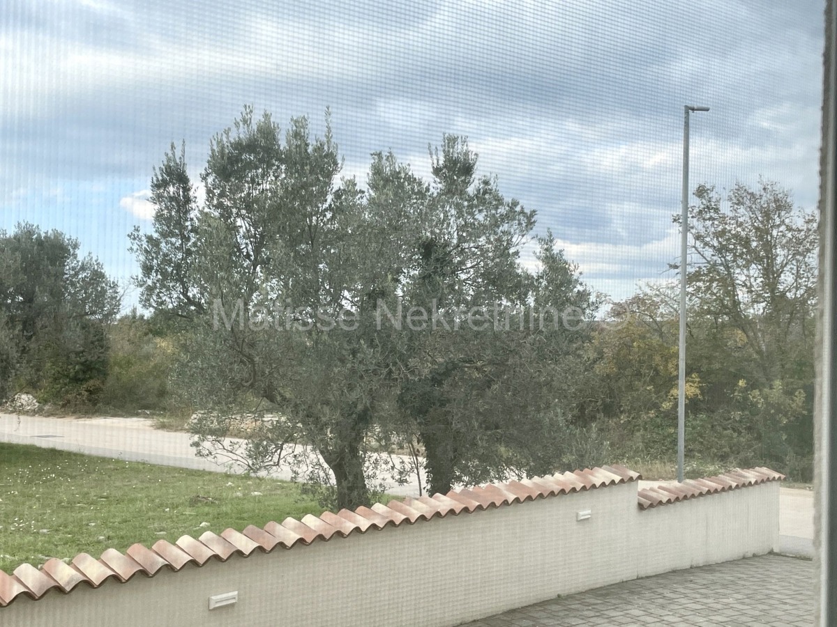 Peroj - Appartamento bilocale al piano terra con balcone