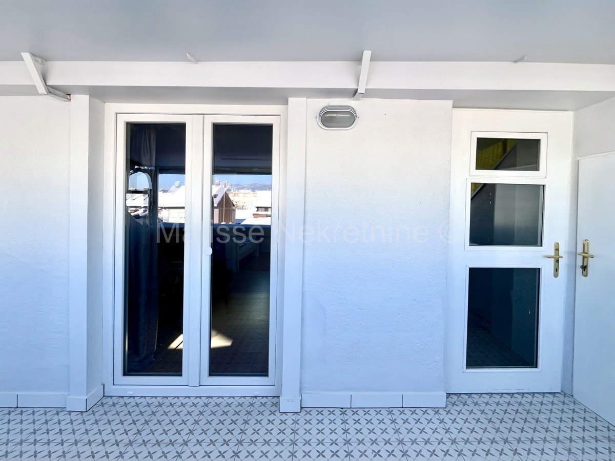 Zagabria - Appartamento a Trešnjevka con ampia terrazza e splendida vista