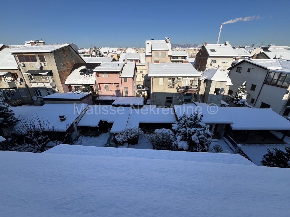 Zagabria - Appartamento a Trešnjevka con ampia terrazza e splendida vista