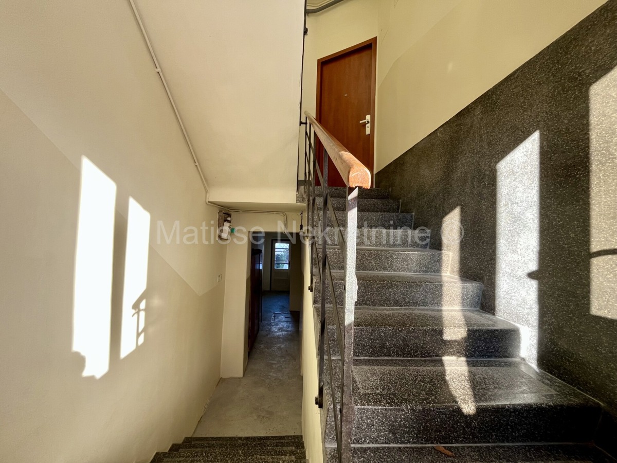 Zagabria - Appartamento a Trešnjevka con ampia terrazza e splendida vista