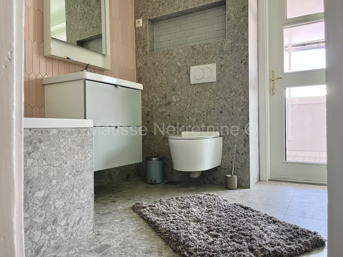 Zagabria - Appartamento a Trešnjevka con ampia terrazza e splendida vista