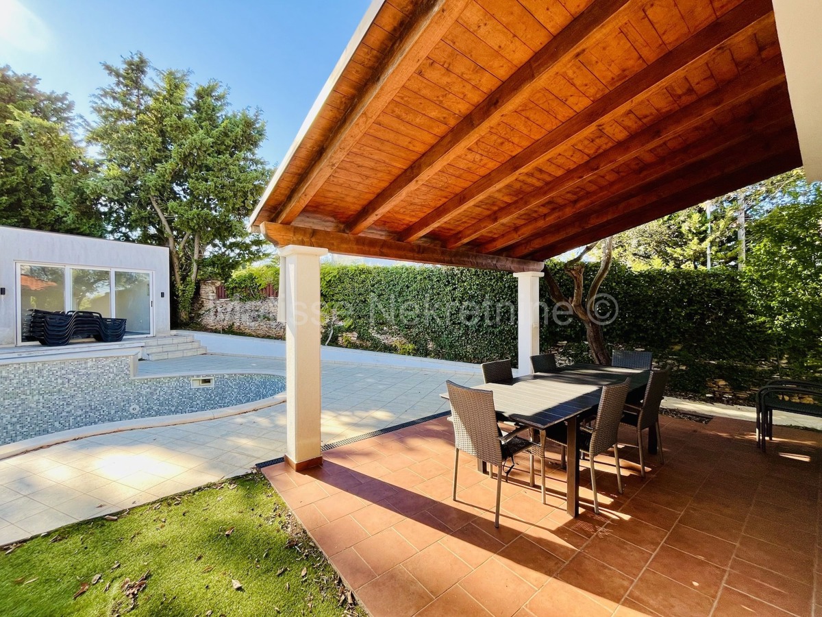 Medulin, Premantura - Casa con piscina, a soli 400m dalla spiaggia