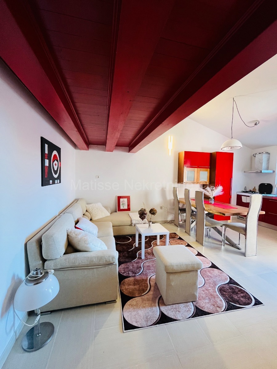 Valbandon - Mezzanine apartment with a garden