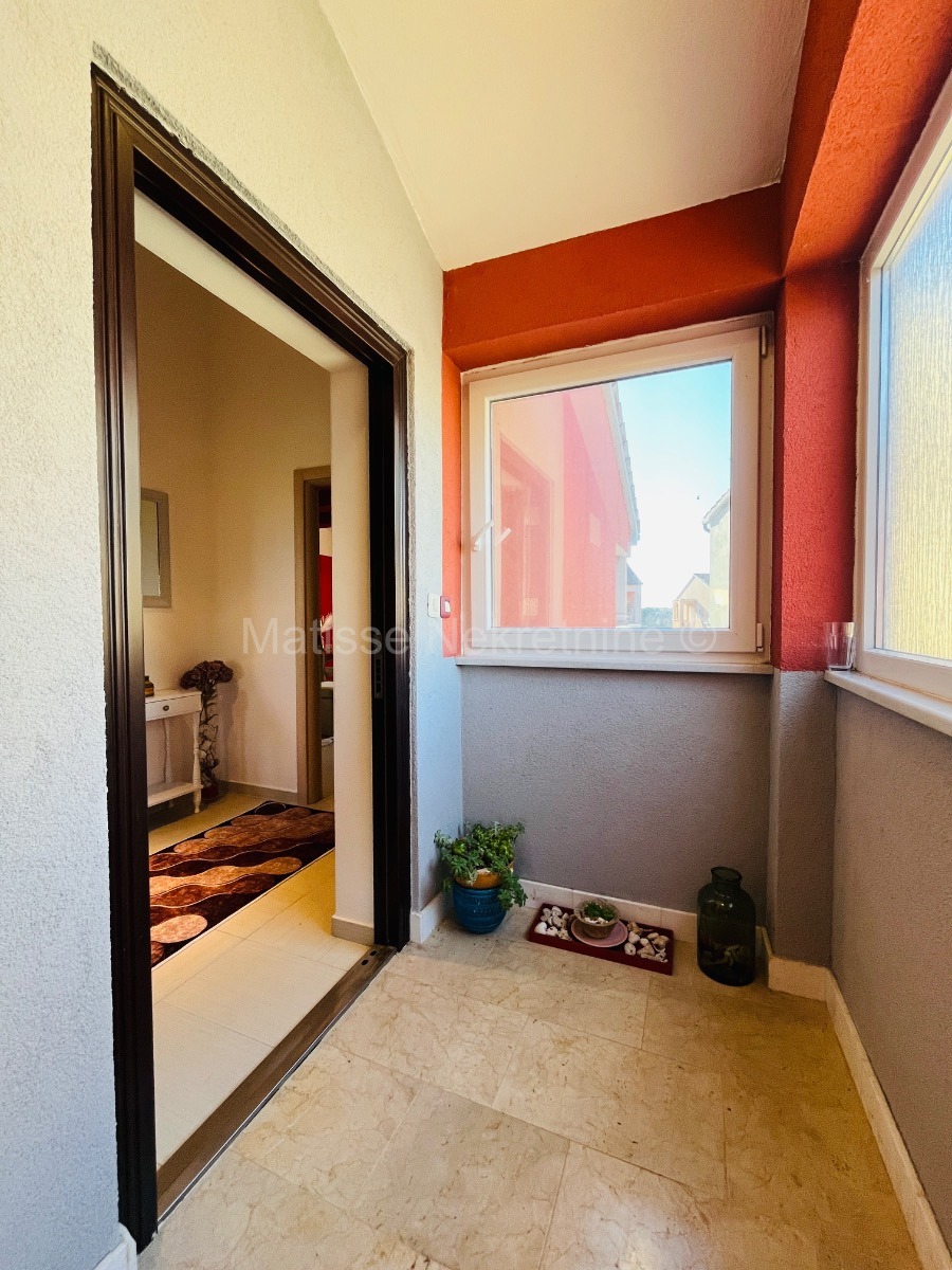 Valbandon - Mezzanine apartment with a garden