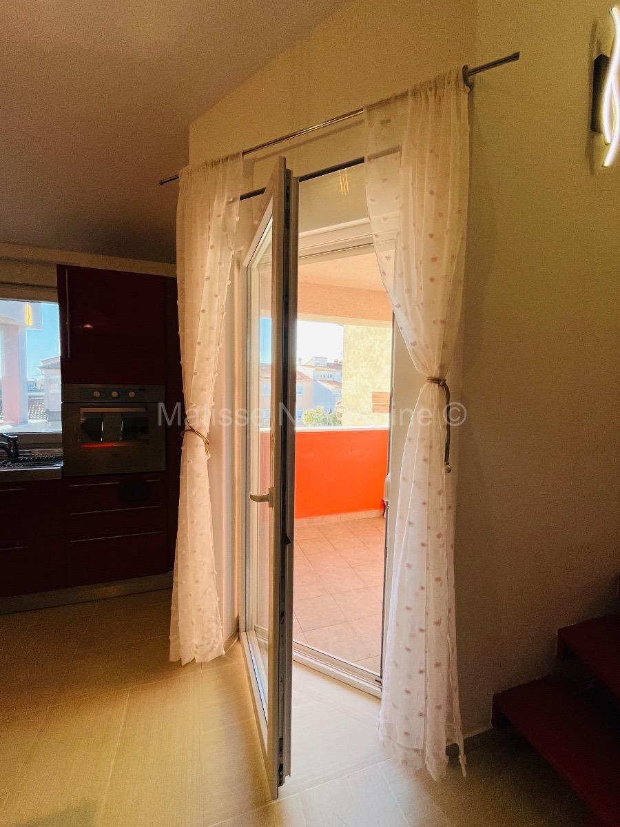 Valbandon - Mezzanine apartment with a garden