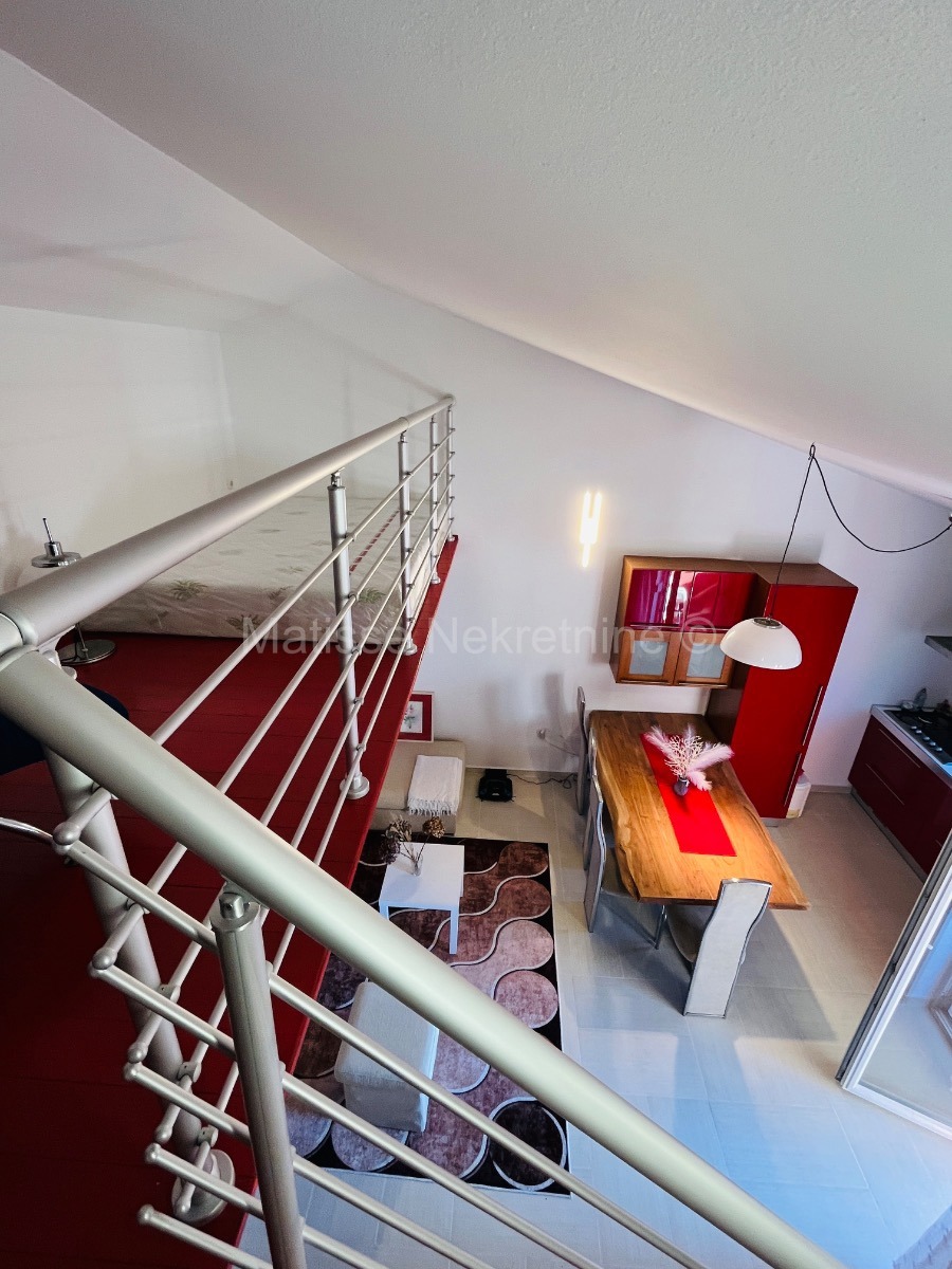 Valbandon - Mezzanine apartment with a garden