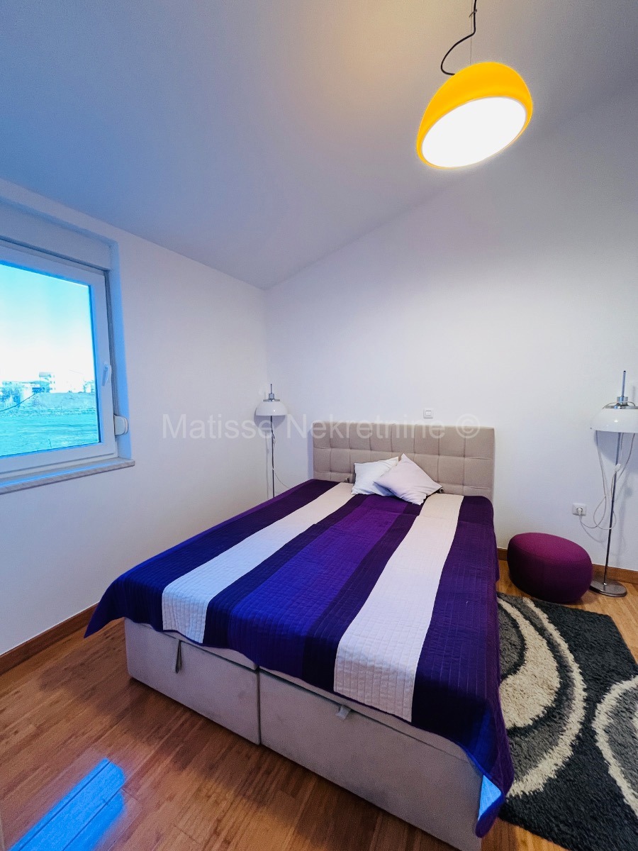 Valbandon - Mezzanine apartment with a garden