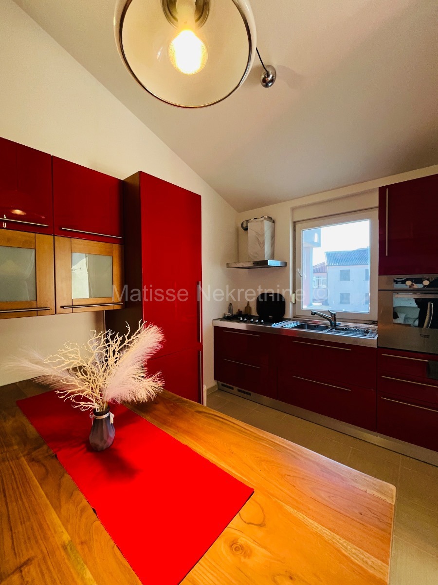 Valbandon - Mezzanine apartment with a garden