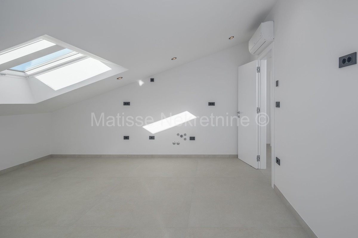 Rovigno - Lussuoso Appartamento su Due Livelli a Soli 150m dal Mare