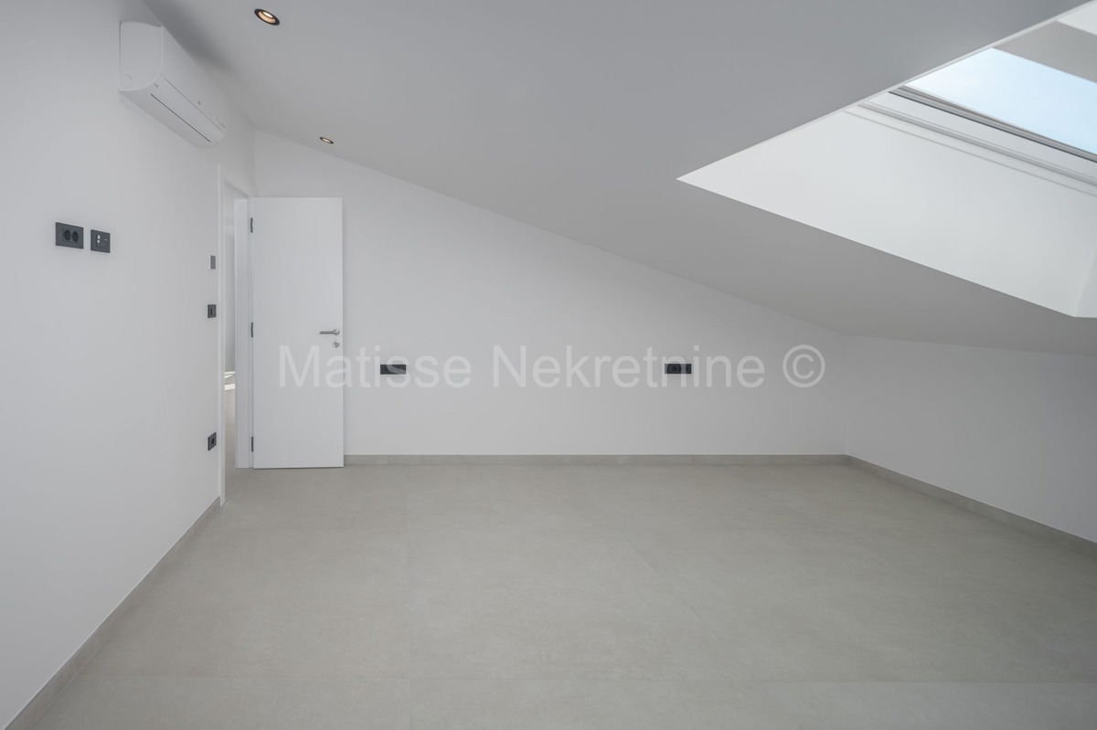 Rovigno - Lussuoso Appartamento su Due Livelli a Soli 150m dal Mare