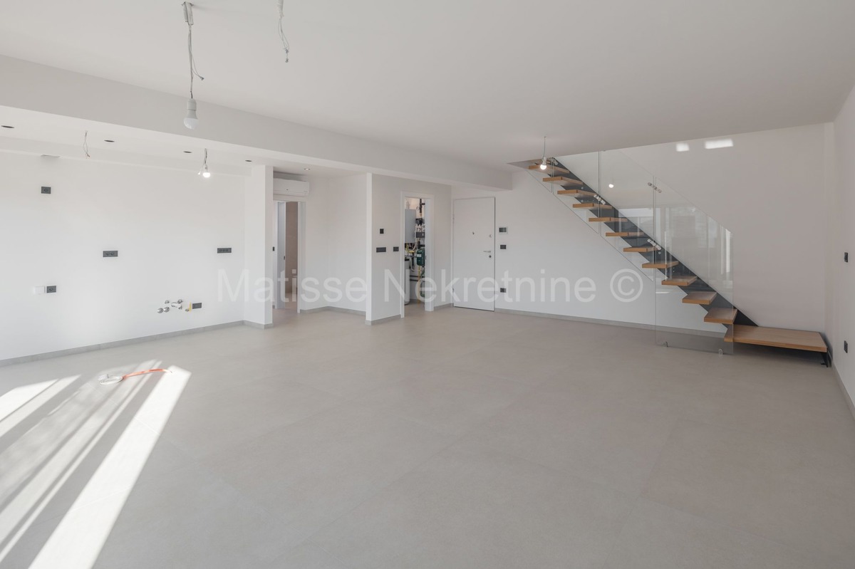 Rovigno - Lussuoso Appartamento su Due Livelli a Soli 150m dal Mare