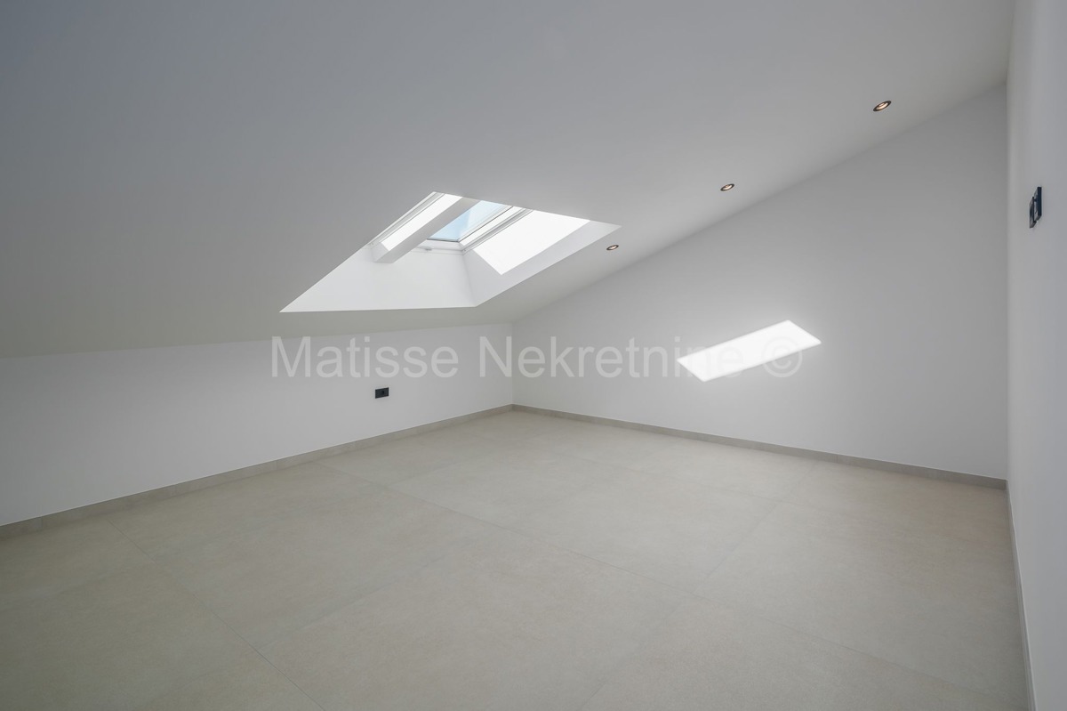 Rovigno - Lussuoso Appartamento su Due Livelli a Soli 150m dal Mare