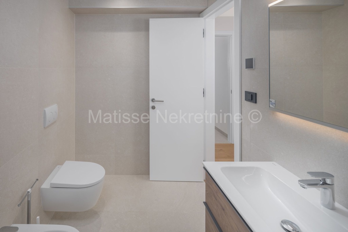 Rovigno - Lussuoso Appartamento su Due Livelli a Soli 150m dal Mare